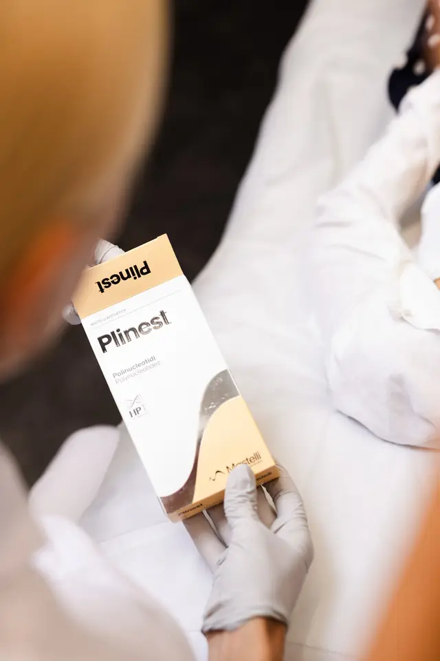 A precise handpiece during treatment