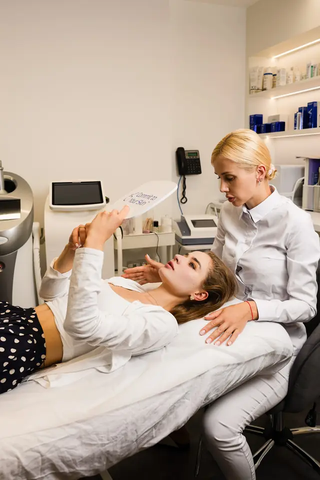 Standing consultation in the clinic