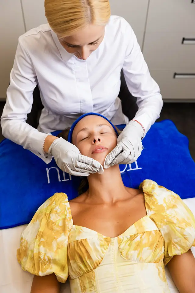 Mask and massage stage of a facial